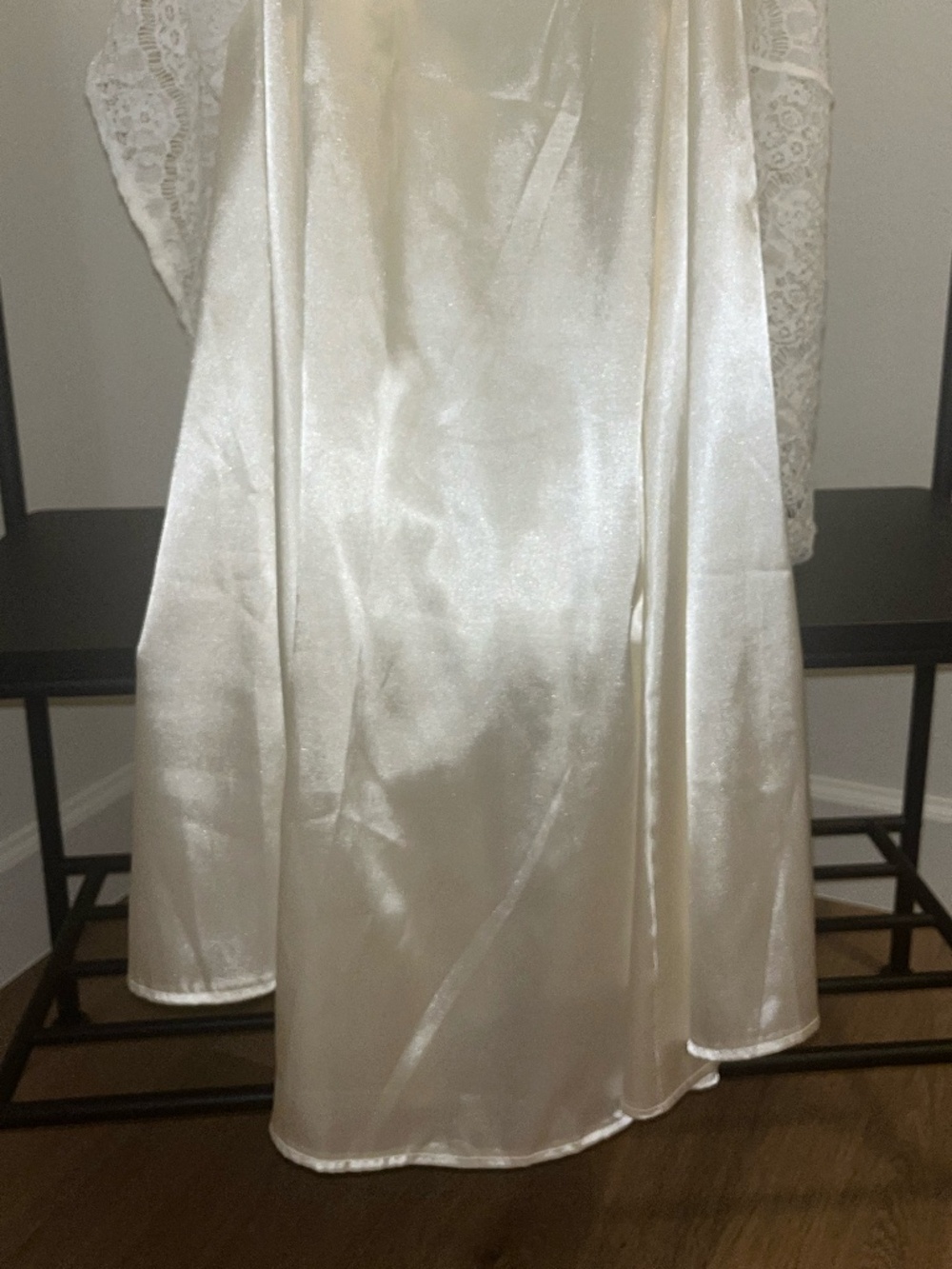 TIFFANY ROSE MATERNITY LONDON | Olivia Wedding Gown in Ivory | Size US 4-6 - Picture 13 of 15